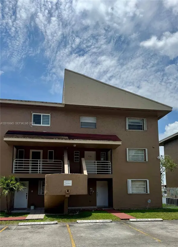 2762 W 60th St #53, Hialeah, FL 33016