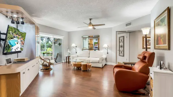 9204 NW 9th CT, Plantation, FL 33324