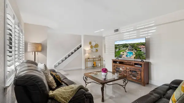 219 Wimbledon Lakes DR, Plantation, FL 33324
