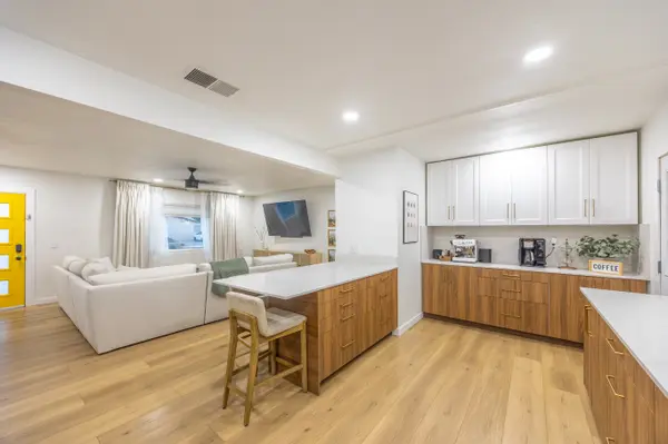1419 E Oakey Blvd, Las Vegas, NV 89104-3161