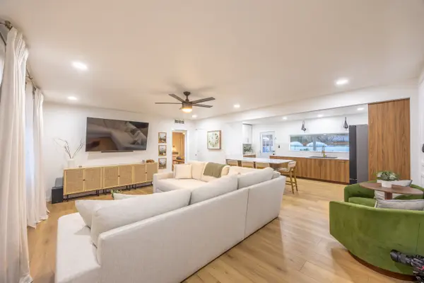 1419 E Oakey Blvd, Las Vegas, NV 89104-3161