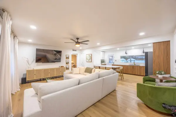 1419 E Oakey Blvd, Las Vegas, NV 89104-3161