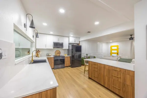 1419 E Oakey Blvd, Las Vegas, NV 89104-3161