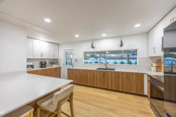 1419 E Oakey Blvd, Las Vegas, NV 89104-3161