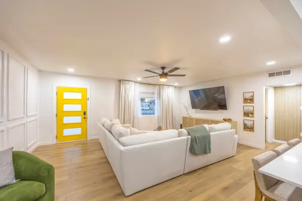 1419 E Oakey Blvd, Las Vegas, NV 89104-3161