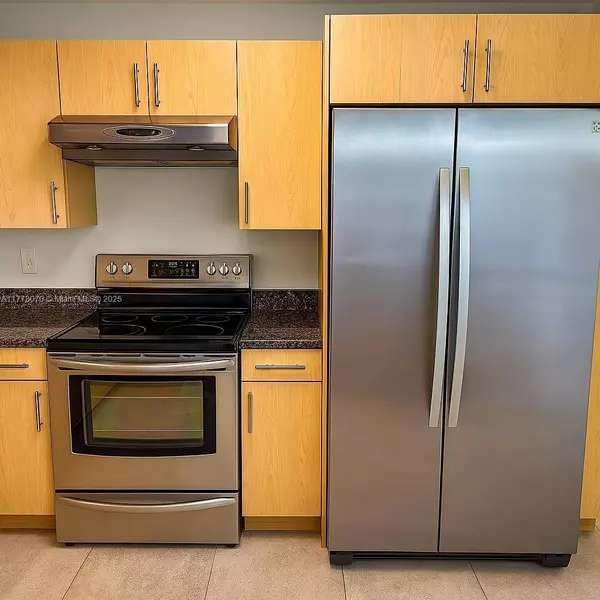 8897 Fontainebleau Blvd #307, Miami, FL 33172