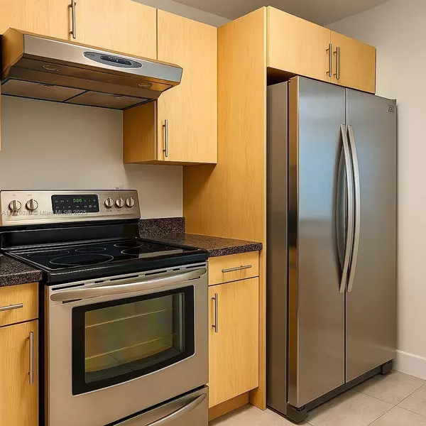 8897 Fontainebleau Blvd #307, Miami, FL 33172