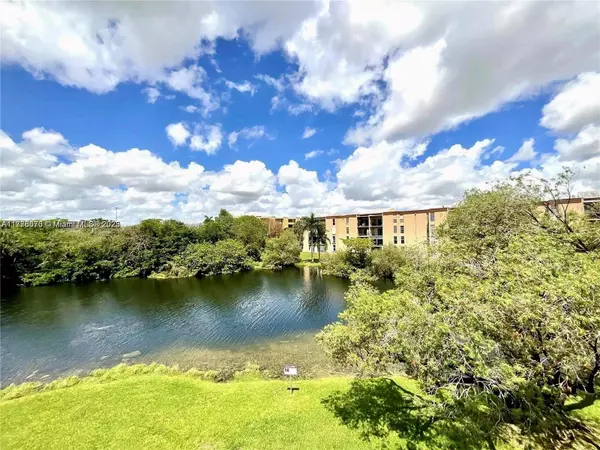 8897 Fontainebleau Blvd #307, Miami, FL 33172