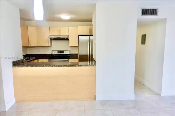 8897 Fontainebleau Blvd #307, Miami, FL 33172