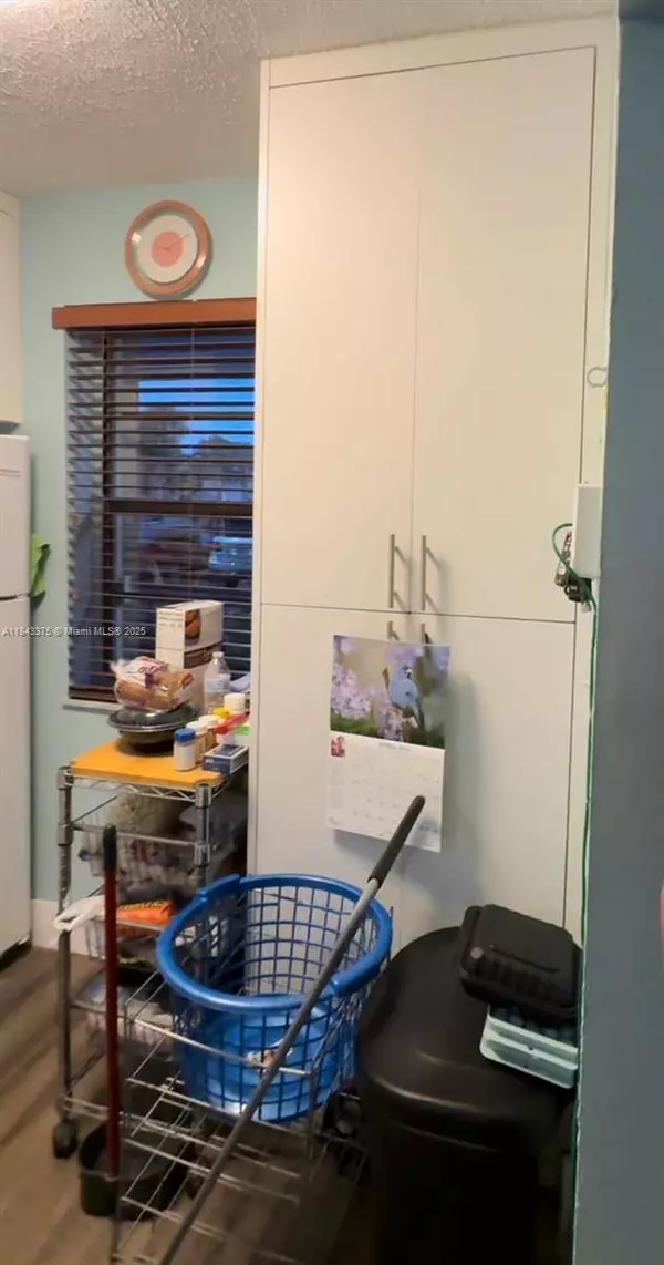 9460 E Fontainebleau Blvd #122, Miami, FL 33172