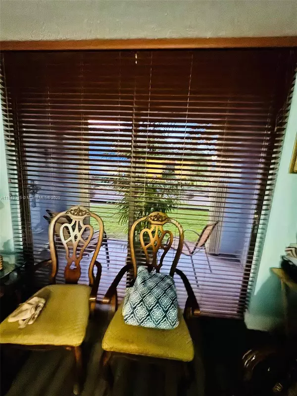 9460 E Fontainebleau Blvd #122, Miami, FL 33172