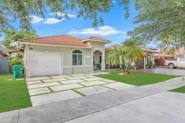 8041 NW 200th Ter, Hialeah, FL 33015