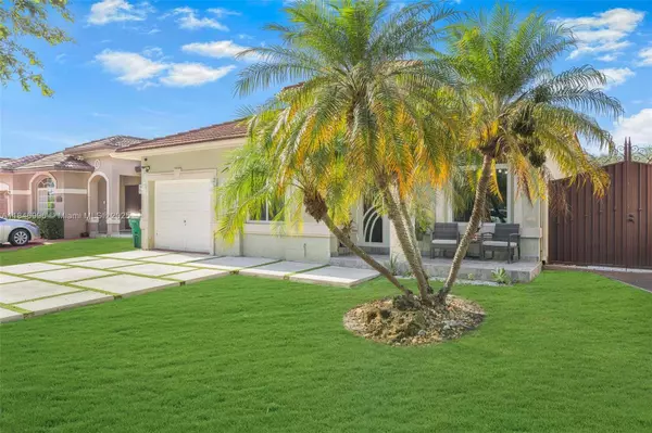 8041 NW 200th Ter, Hialeah, FL 33015