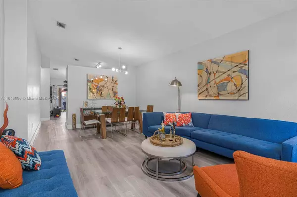 8041 NW 200th Ter, Hialeah, FL 33015