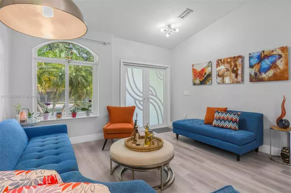 8041 NW 200th Ter, Hialeah, FL 33015