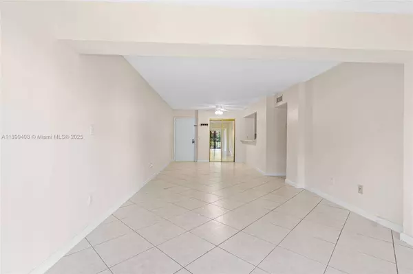 8895 Fontainebleau Blvd #107, Miami, FL 33172