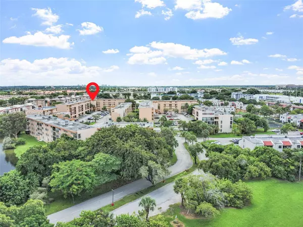 8895 Fontainebleau Blvd #107, Miami, FL 33172