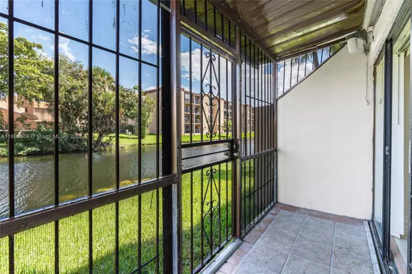 8895 Fontainebleau Blvd #107, Miami, FL 33172