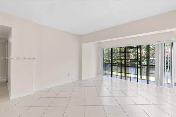 8895 Fontainebleau Blvd #107, Miami, FL 33172