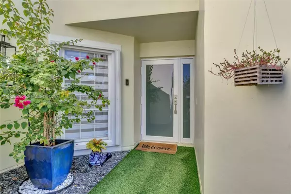 4737 NW 98th Pl, Doral, FL 33178