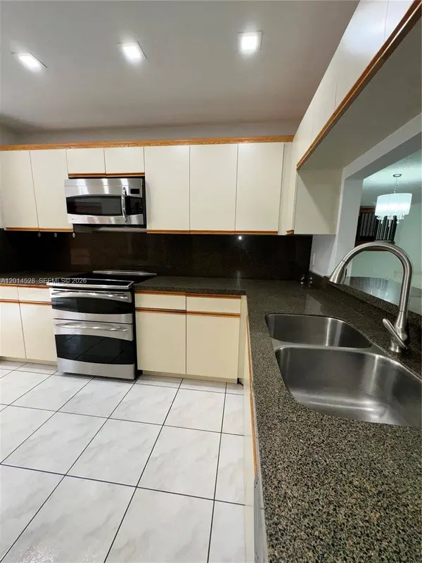 4745 NW 98th Pl, Doral, FL 33178