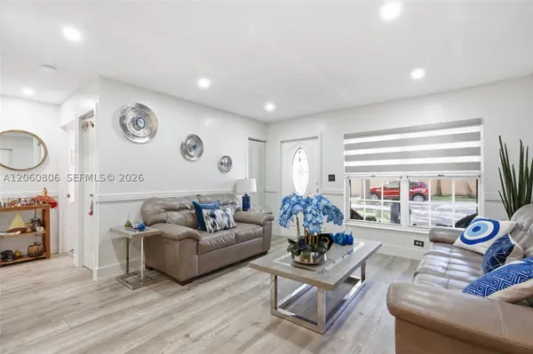 9011 NW 193rd Ter, Hialeah, FL 33018