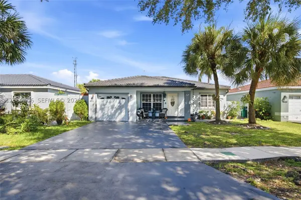 9011 NW 193rd Ter, Hialeah, FL 33018