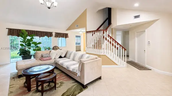 18209 NW 61st Ct, Hialeah, FL 33015