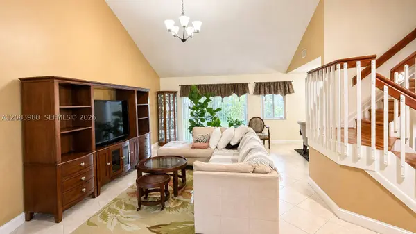 18209 NW 61st Ct, Hialeah, FL 33015