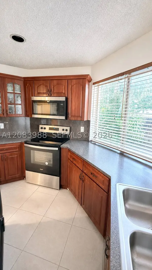 18209 NW 61st Ct, Hialeah, FL 33015