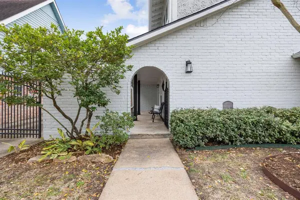 12119 Westmere DR, Houston, TX 77077