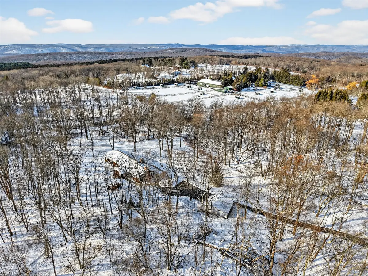 1125 Old Quaker Hill Rd, Pawling, NY 12564-1615
