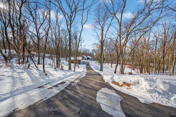 1125 Old Quaker Hill Rd, Pawling, NY 12564-1615