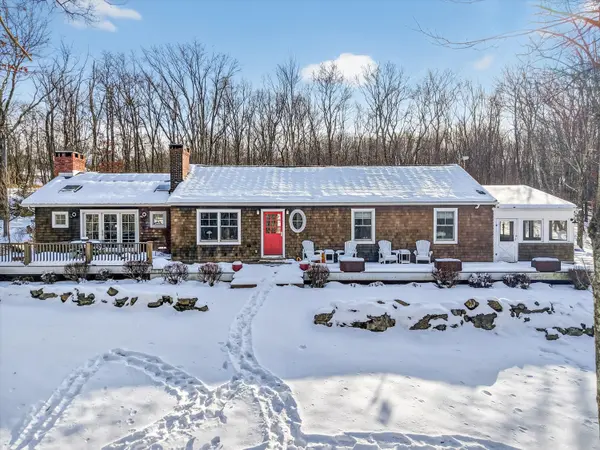 1125 Old Quaker Hill Rd, Pawling, NY 12564-1615