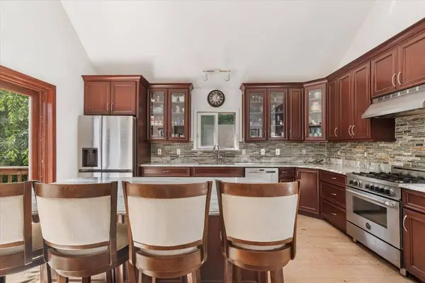 986 Cliff Ave, Yorktown Heights, NY 10598-6030