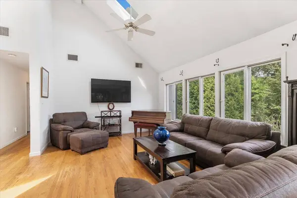 986 Cliff Ave, Yorktown Heights, NY 10598-6030