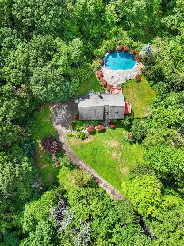 986 Cliff Ave, Yorktown Heights, NY 10598-6030