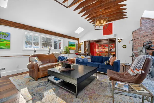 1125 Old Quaker Hill Rd, Pawling, NY 12564-1615