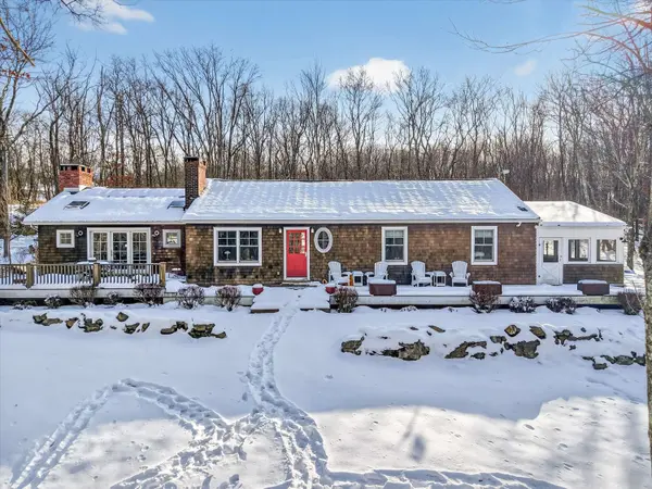 1125 Old Quaker Hill Rd, Pawling, NY 12564-1615