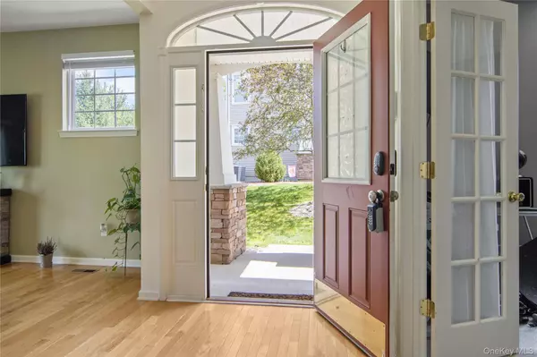 11 Cobblestone LN, Middletown, NY 10940