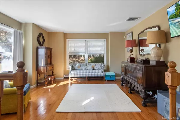 12 Chapel RD, Newburgh, NY 12550