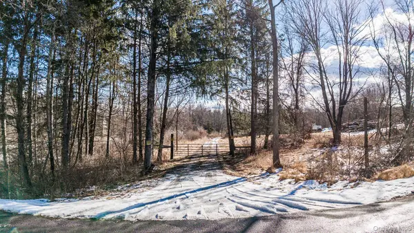 64 Seaman RD