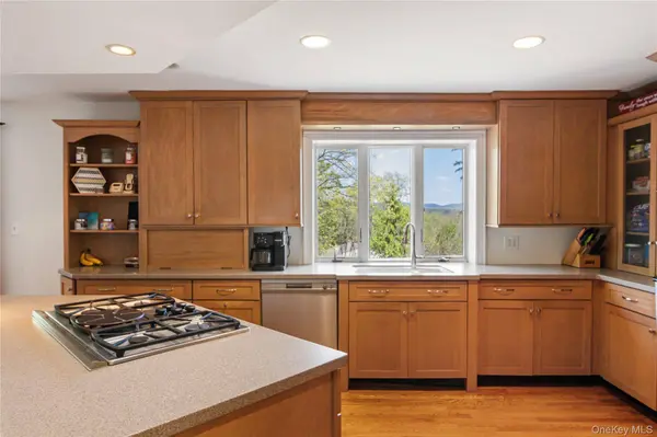 10 Sunset HTS, Monroe, NY 10950