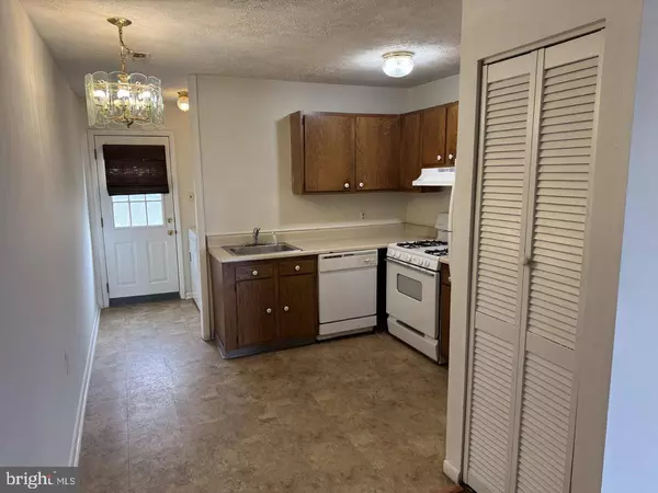 208 W BEAVER CT, Bear, DE 19701