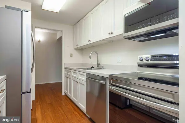 27602 VALLEY RUN DR #602, Wilmington, DE 19810