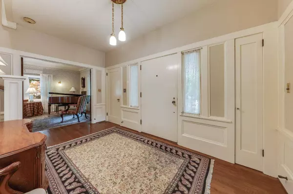 1863 Vallejo WAY, Sacramento, CA 95818