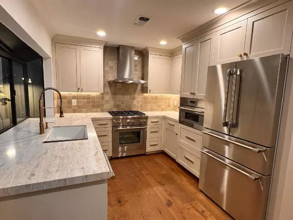 401 Dunbarton CIR, Sacramento, CA 95825