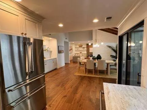 401 Dunbarton CIR, Sacramento, CA 95825