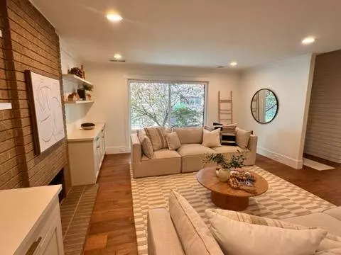 401 Dunbarton CIR, Sacramento, CA 95825