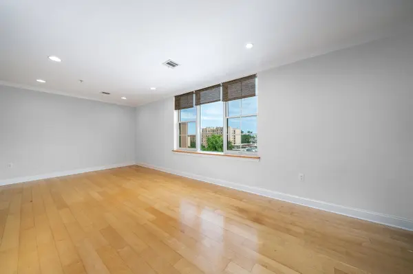 769 MONTGOMERY ST #501, Jc Journal Square, NJ 07306